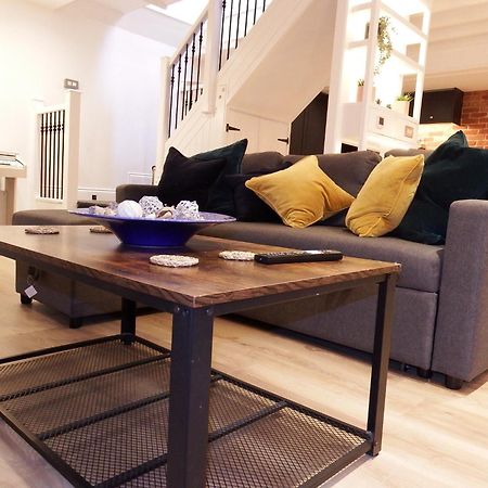 Newly Renovated Stunning Warehouse Apartment 伯恩茅斯 外观 照片