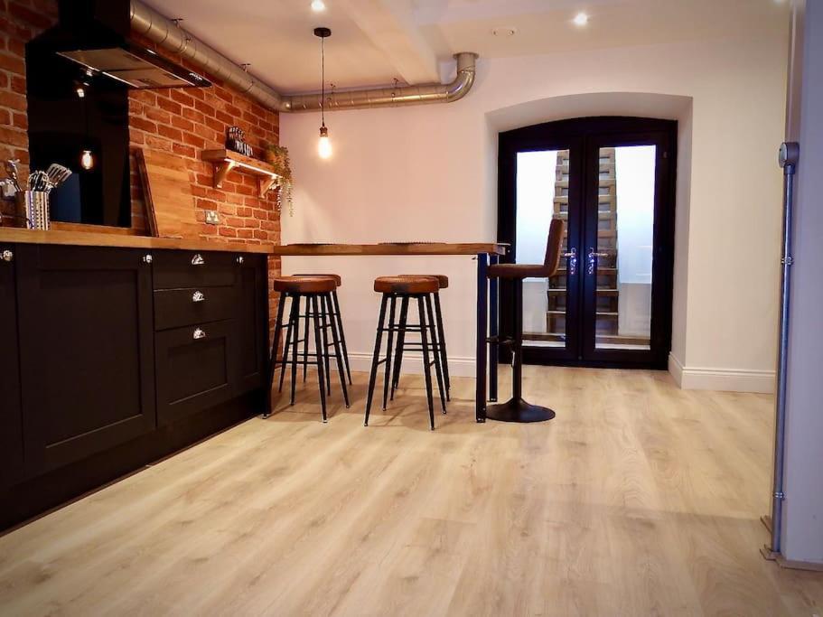 Newly Renovated Stunning Warehouse Apartment 伯恩茅斯 外观 照片