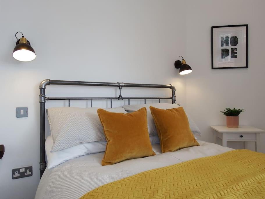 Newly Renovated Stunning Warehouse Apartment 伯恩茅斯 外观 照片