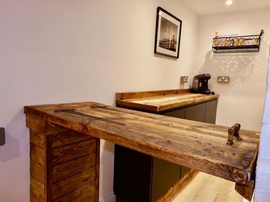Newly Renovated Stunning Warehouse Apartment 伯恩茅斯 外观 照片