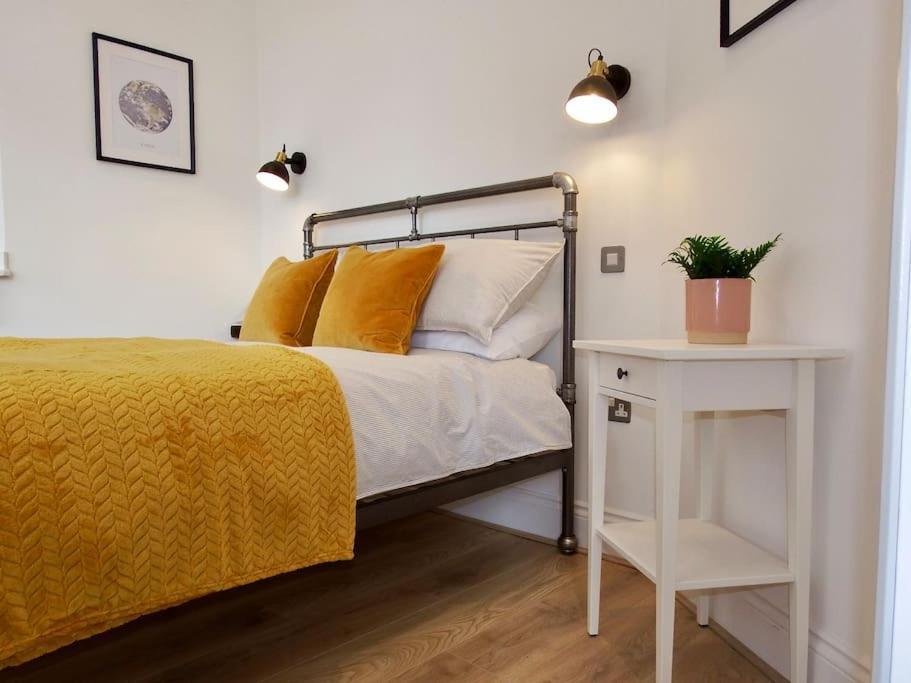 Newly Renovated Stunning Warehouse Apartment 伯恩茅斯 外观 照片