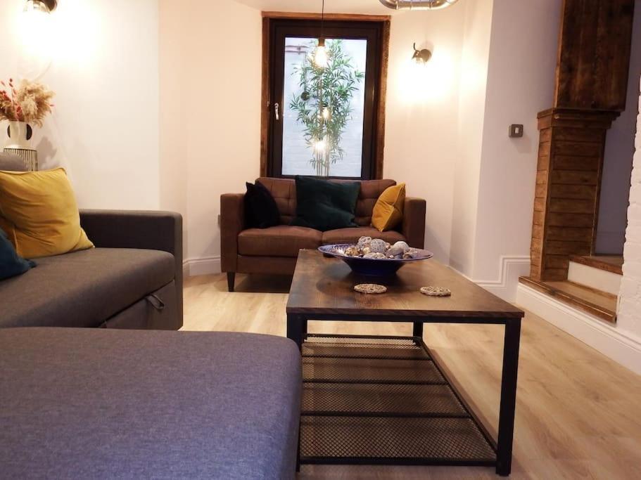 Newly Renovated Stunning Warehouse Apartment 伯恩茅斯 外观 照片