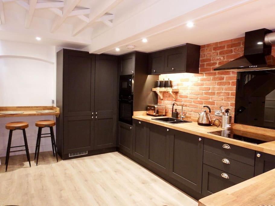 Newly Renovated Stunning Warehouse Apartment 伯恩茅斯 外观 照片