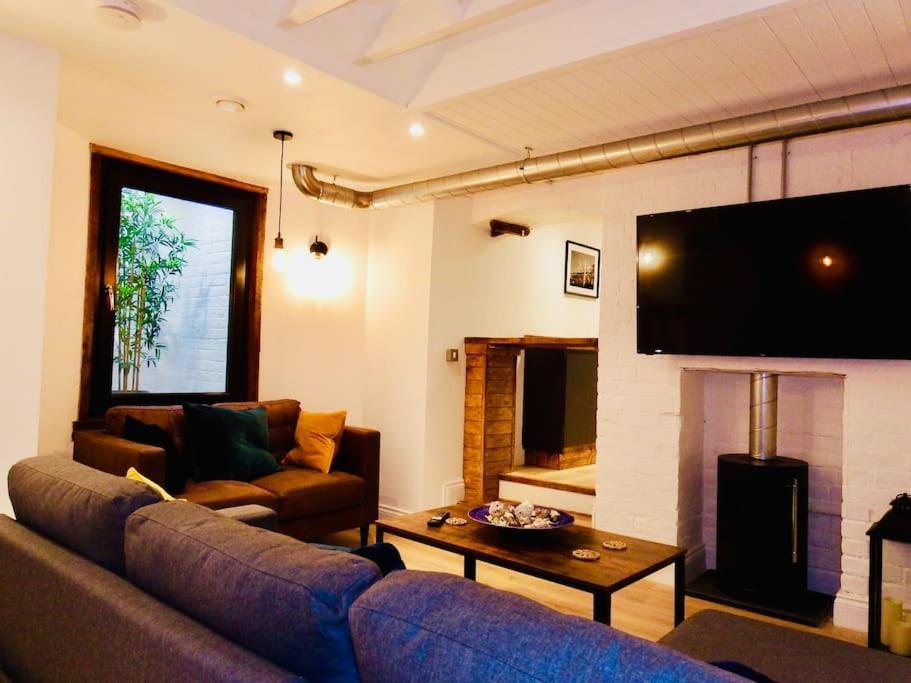Newly Renovated Stunning Warehouse Apartment 伯恩茅斯 外观 照片