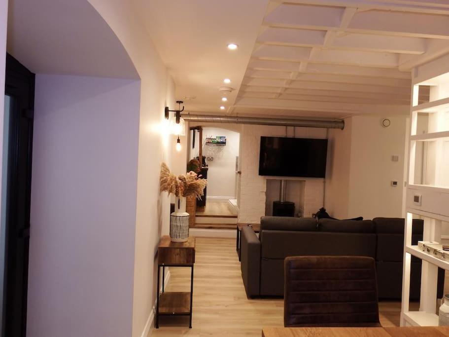 Newly Renovated Stunning Warehouse Apartment 伯恩茅斯 外观 照片