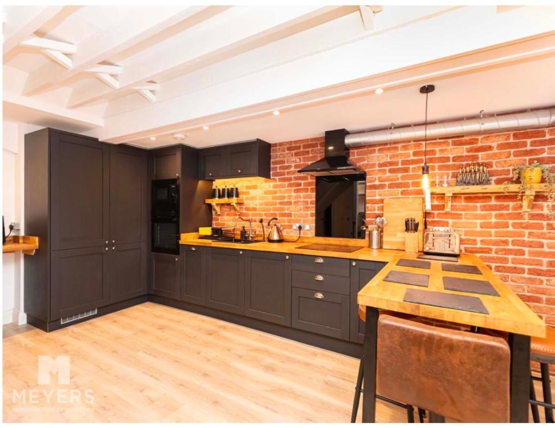 Newly Renovated Stunning Warehouse Apartment 伯恩茅斯 外观 照片